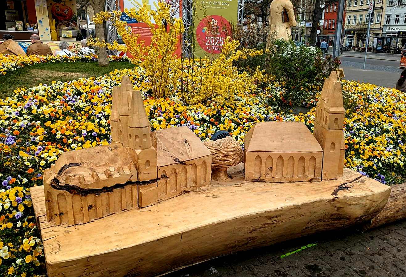 Holzkunst trifft Frühlingserwachen – ein besonderer Fund in Erfurt